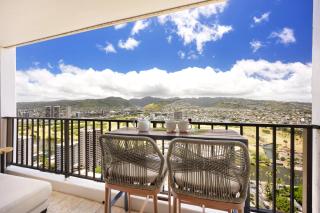 37th-floor retreat with lanai, pool, & scenic views - 8