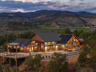Zion Luxury Estate, Hot Tub, Theater & Fire Pits - 0