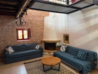 Roula's Stone Loft Villa & Pool Near Polylimnio - 2