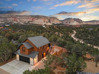 Stunning Cliff Views, Private Hot Tub, Sauna & Gym - 7