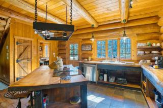 NEW! Log Chalet Hot Tub, Home Gym & Nature Views - 9