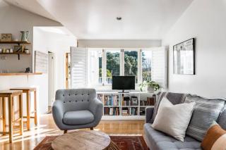 Kowhai Cottage & Studio - 9