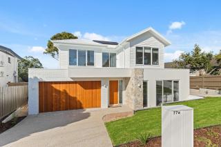 Southside Sanctuary - Architectural Retreat by Beach - 0