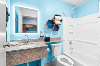 HomeTowne Studios by Red Roof & Conference Center Cortland - 8