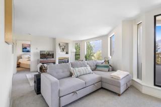 Luxury 3-Bed Stunning Views- Penthouse - 2