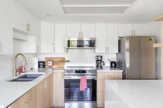 Luxury 3-Bed Stunning Views- Penthouse - 1