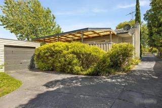 Comfortable Family Stay in the Heart of Ringwood - 1