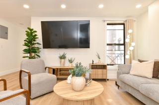 Chic 4BR Stay-Steps Away From Central Park - 2