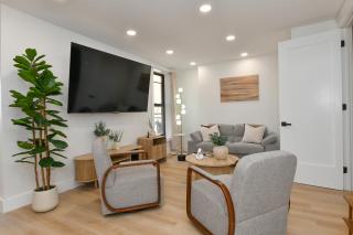 Chic 4BR Stay-Steps Away From Central Park - 8