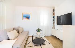 Lovely Apartment In Podstrana With Wifi - 8