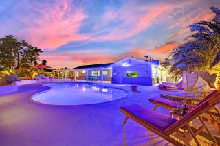 Sunset Royale - The Ultimate Vegas Getaway - 1