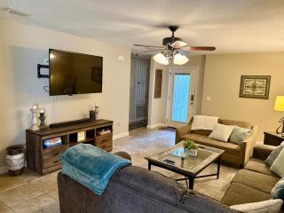 Cozy 3BR Fort Walton Beach Escape near the Beach Yancey - 0