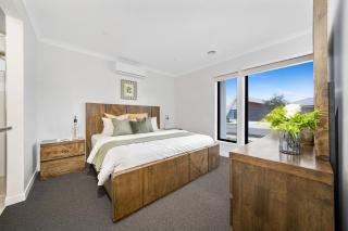 Comfy Premium 4BR Near Airport, Cafes & Amenities - 7