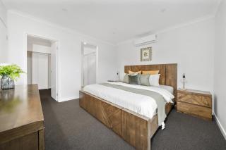 Comfy Premium 4BR Near Airport, Cafes & Amenities - 6