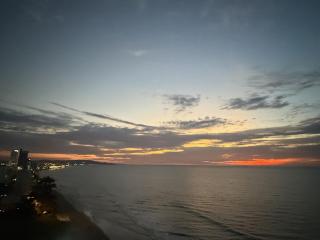 Grand Diamond Beach - Luxury Oceanfront Suite - 5