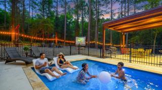 Aqua Pines Luxury Retreat - Pool, Sauna, Hot Tub, Fishing Pond and Theater - 9