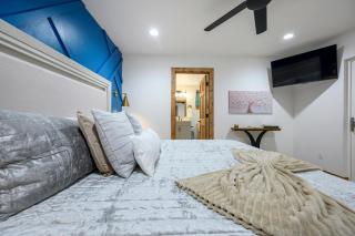 Aqua Pines Luxury Retreat - Pool, Sauna, Hot Tub, Fishing Pond and Theater - 6