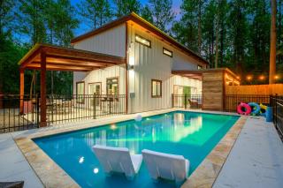 Aqua Pines Luxury Retreat - Pool, Sauna, Hot Tub, Fishing Pond and Theater - 0