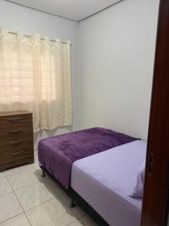 Casa bem localizada, frente à praça em bairro bom - 3