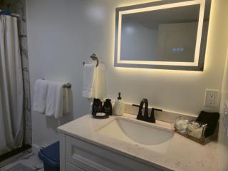 Modern & Cozy Suite - 9