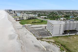 Howard Johnson by Wyndham Oceanfront Daytona Beach - 7