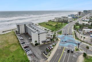 Howard Johnson by Wyndham Oceanfront Daytona Beach - 5