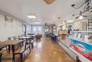 Howard Johnson by Wyndham Oceanfront Daytona Beach - 3