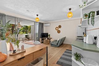 Cozy studio with balcony & resort-style amenities - 2