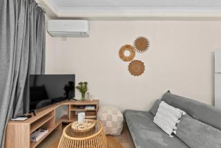 Cozy studio with balcony & resort-style amenities - 9