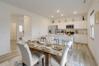 4BR/2.5BA Greenwood, Indy, Community Pool, Sleeps 8 - 6