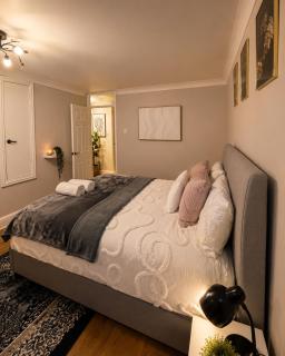 Cozy 2-Bed Home Near University Hospital Coventry - 7