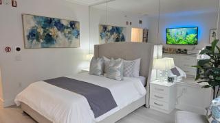 Privately Owned Room at the Executive Hotel Le Soleil - 0