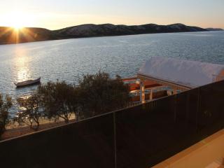 Comfortable Croatian Couple Retreat - 4