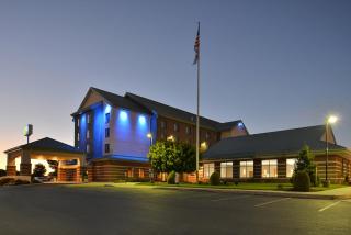 Holiday Inn Express Breezewood by IHG - 1