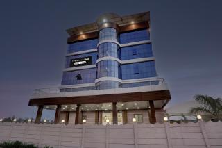 Townhouse Oak Karkamb Road Pandharpur Formerly Grand Residency - 1