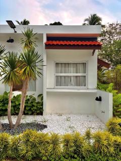 Mersika Aluna Beachfront Studio Garden View 10mins drive from Mersing Jetty Town - 3