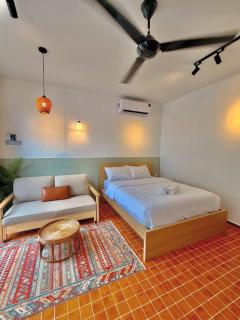 Mersika Aluna Beachfront Studio Garden View 10mins drive from Mersing Jetty Town - 5