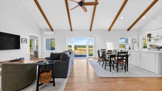 Edgefield Farmhouse by AvantStay - 1