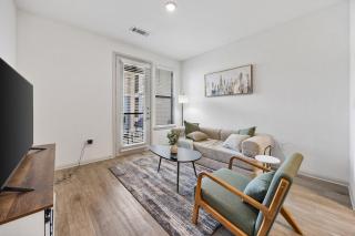 Getaway Oasis with Pool, Gym & Free Parking - 0
