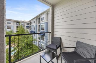 Getaway Oasis with Pool, Gym & Free Parking - 1
