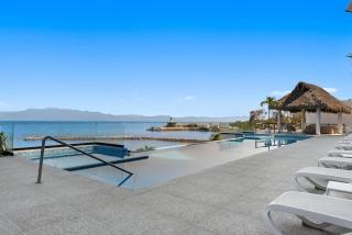 Bahiban Residences Oceanfront by Monyxbnb - 8