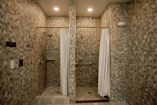 Ski-In Ski-Out, Hot Tub, Fitness, Free Ski Waxes, Free Shuttle and Game Room - 4