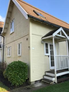 Luxury 3 Bed Home by the Lake - 3