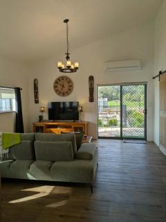 Dale Cottage - Firepit, private pool and pet friendly garden - 7