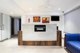 Super Townhouse Central Bazar Road Ramdaspeth - 5
