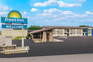Days Inn by Wyndham Gatesville - 9