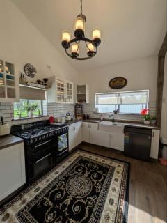 Dale Cottage - Firepit, private pool and pet friendly garden - 9