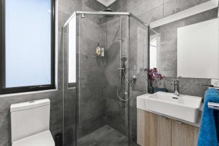 Campbelltown modern home Family Stay - 2