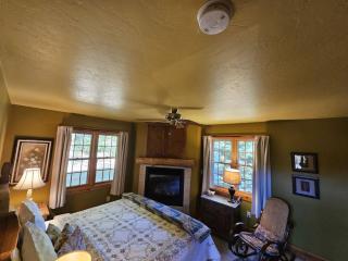 Chanticleer Cabins - 3