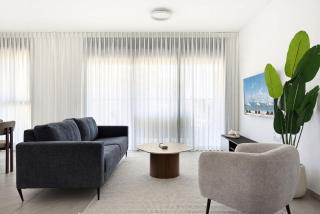Spacious 4BR Apt l Sunny Balcony & Mamad - 4